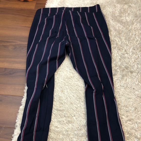 ✨PINSTRIPE✨ Old Navy Leggings/Pants - Picture 4 of 4